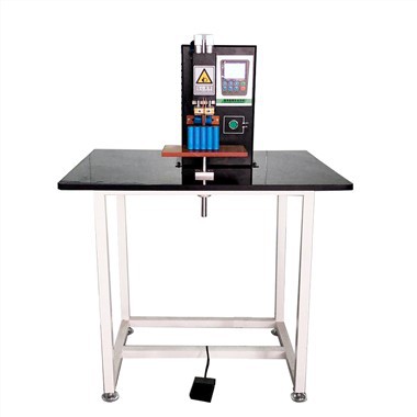 Літій-іонний апарат для точкового зварювання